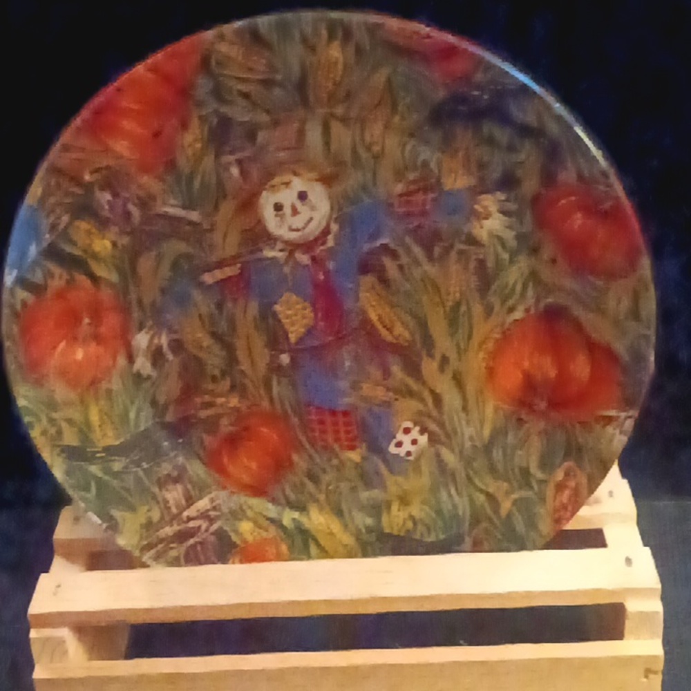 Vintage Autumn/Fall Scarecrow, Corn, and Pumpkin 8"D Plate